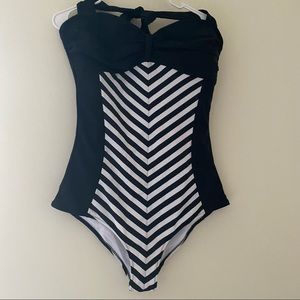 CUPSHE PLUS SIZE BLACK & WHITE STRIPED BATHING SUIT